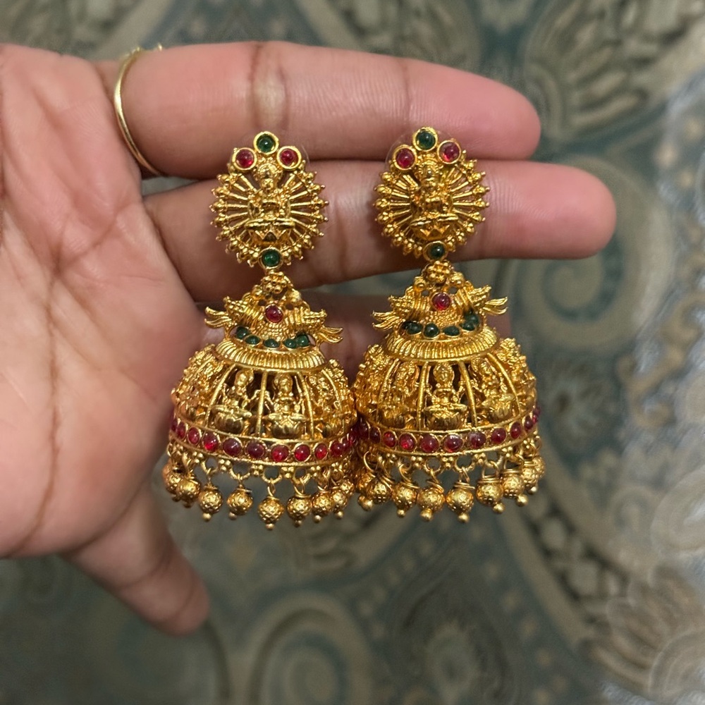 Indian temple jumkies